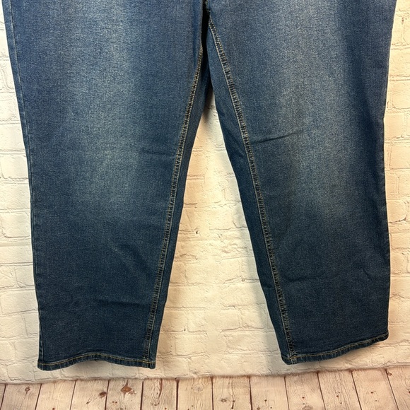 BloomChic Medium Wash Cropped Jeans Plus Size 22 - Picture 4 of 5